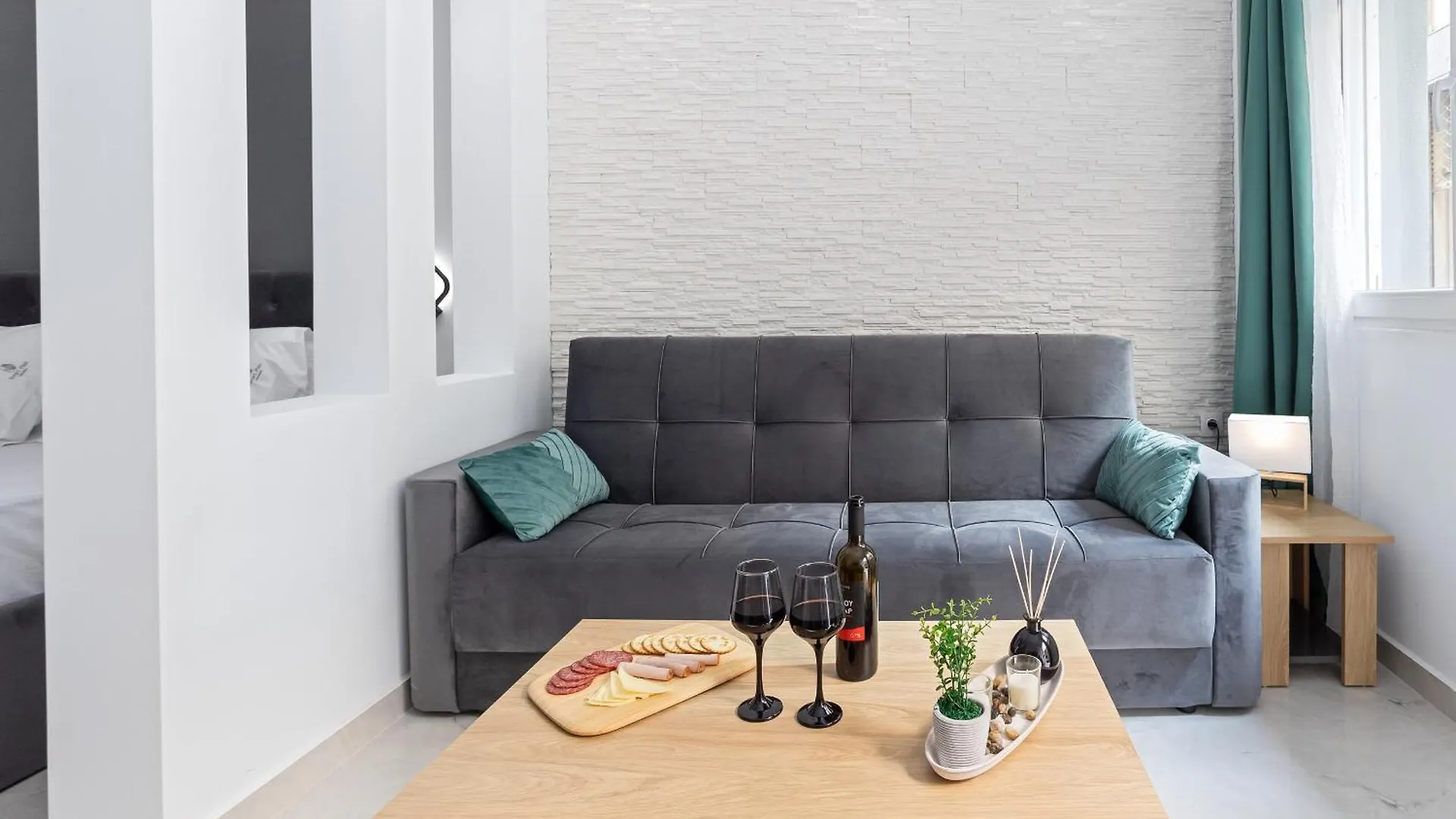 New Luxury Apartment In Downtown Selanik