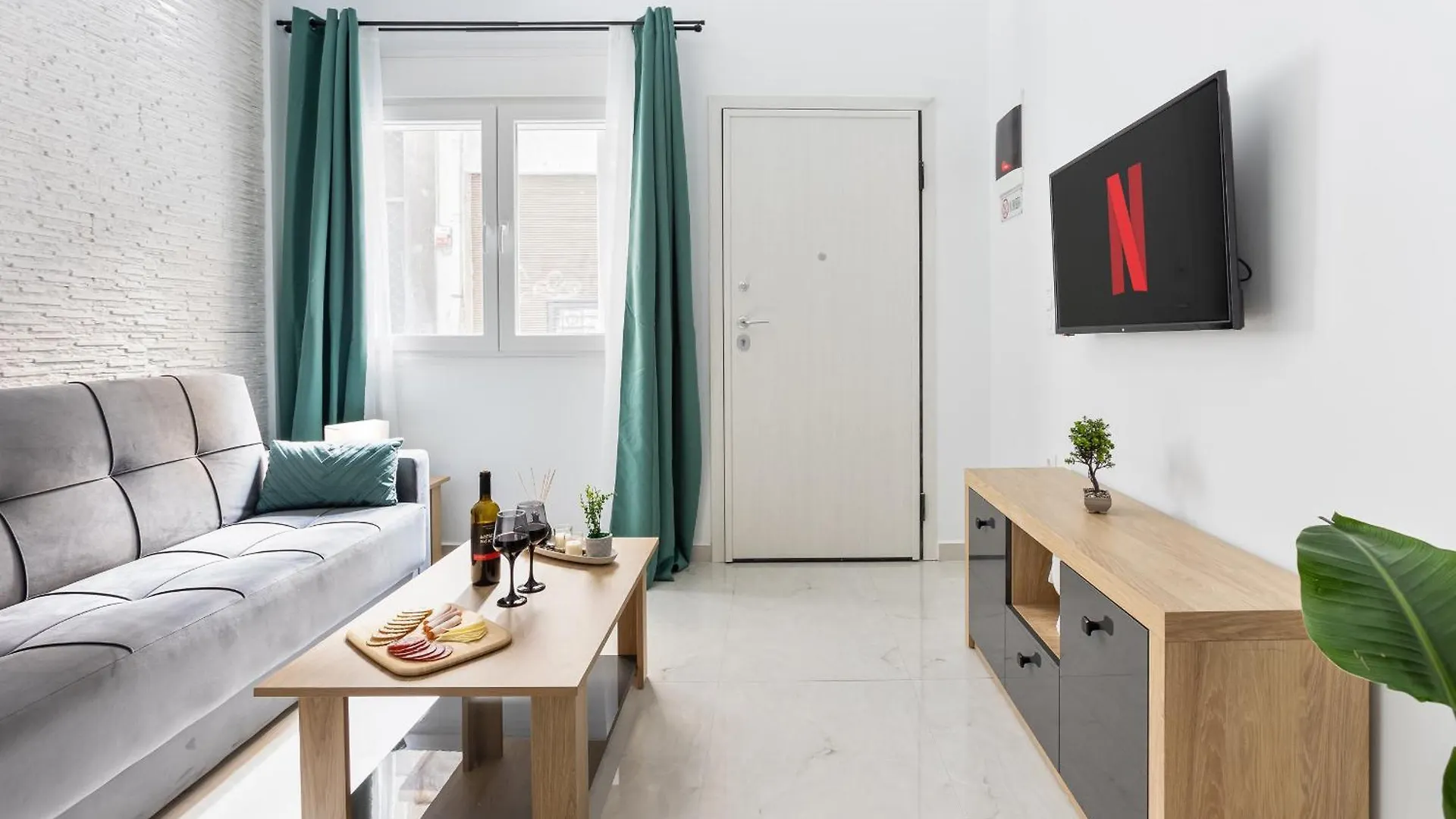 New Luxury Apartment In Downtown Selanik