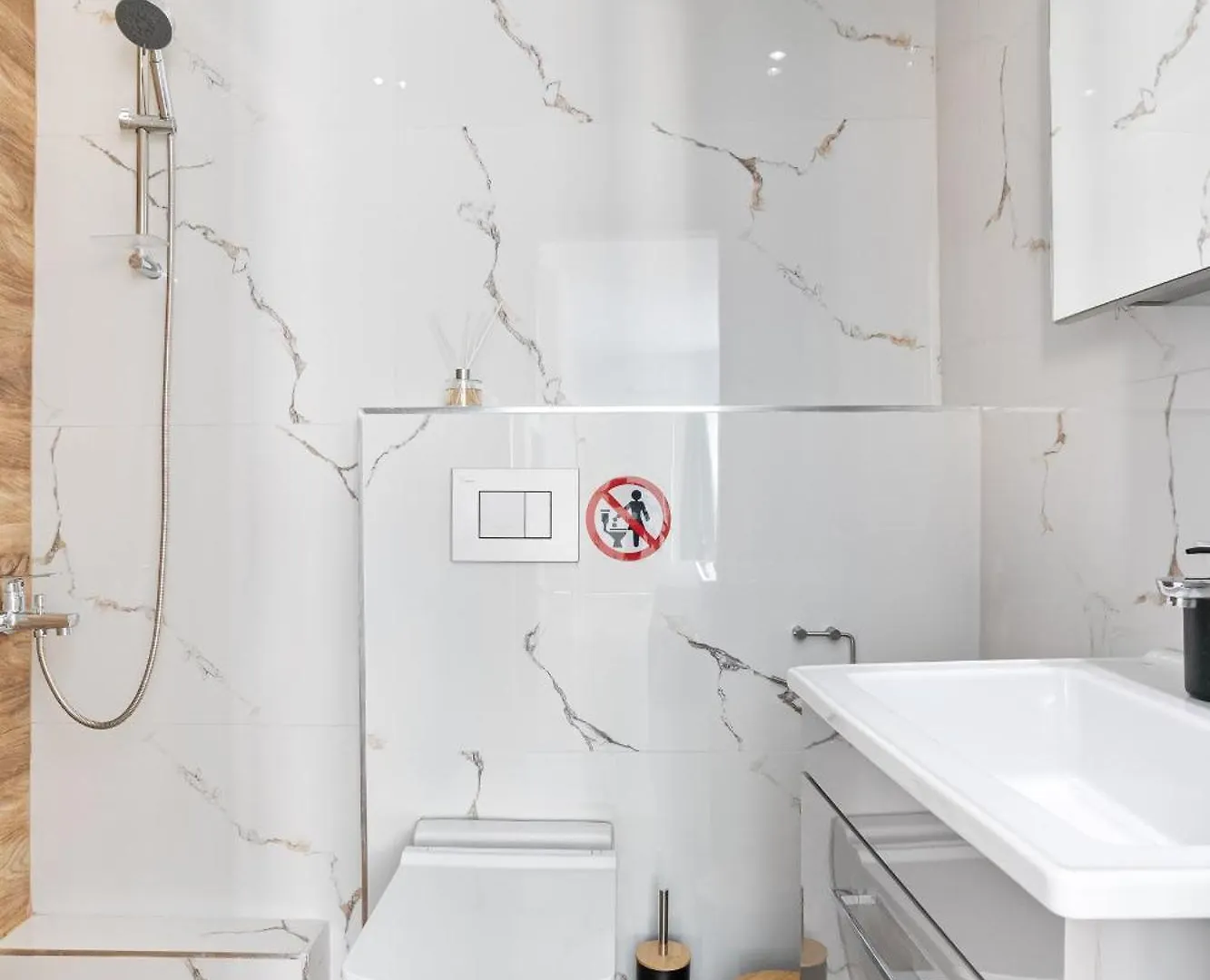 New Luxury Apartment In Downtown Selanik